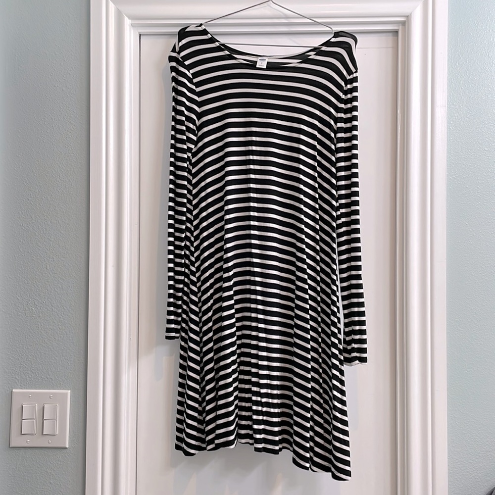 Black and White Stripe Long Sleeve Knee Length Dress S